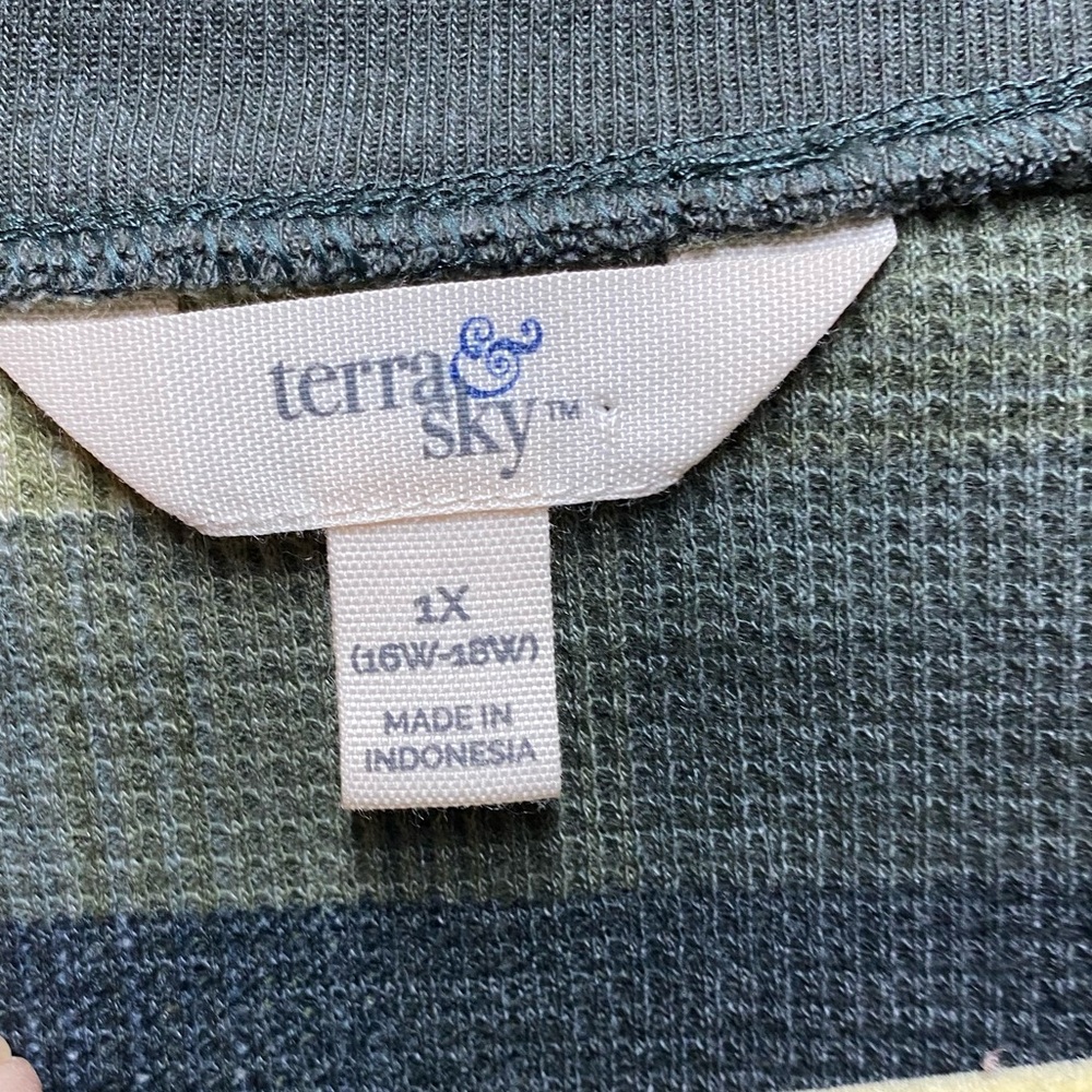 Terra & Sky Thermal Green Plaid Top Size 1XL - Picture 4 of 4